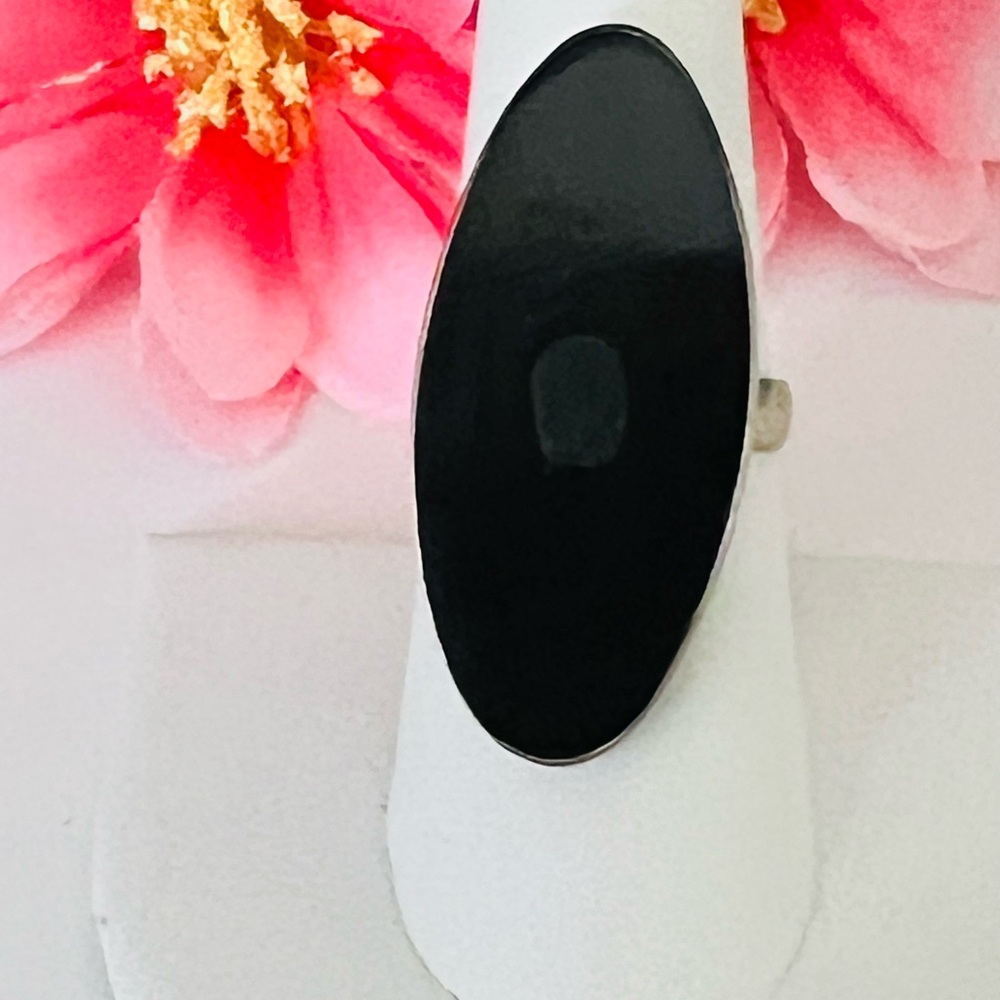 Vintage silver and large Black Oval stone Ring size 8